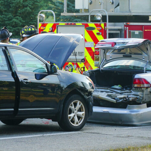 https://stensonlaw.com/wp-content/uploads/2022/11/Image-of-a-multi-vehicle-car-crash-500x500.jpg